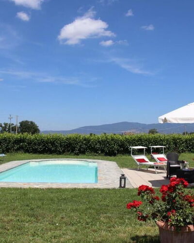 Villa Mira: Pelouse, Piscine, Jardin, Mobilier De Jardin, Cour, Hacienda, Ferme, Aménagement Paysager, Villa, Arrière-Cour