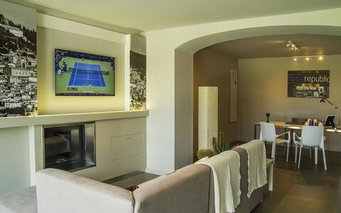 Villa Degli Ulivi: Pièce, Propriété, Design Intérieur, Meubles, Bâtiment, Salon, Mur, Immobilier, Architecture, Maison