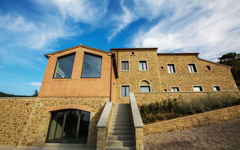 Villa Degli Ulivi: Propriété, Maison, Ciel, Bâtiment, Architecture, Domicile, Mur, Zone Résidentielle, Immobilier, Façade