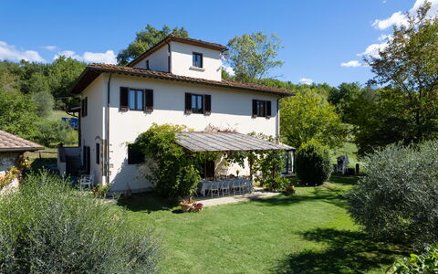 Villa Marina: Plante, Ciel, Nuage, Bâtiment, Fenêtre, Arbre, Maison, Lot Terre, Paysage Naturel, Herbe