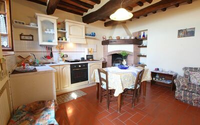 Biancospino: Propriété, Pièce, Bâtiment, Meubles, Maison, Immobilier, Design Intérieur, Sol, Cuisine, Chalet