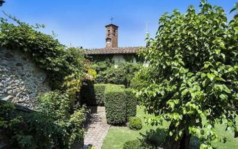 Villa Montalcinello In Siena, Private Pool: Ciel, Plante, Bâtiment, Fenêtre, Végétation, Paysage Naturel, Zone Rurale, Immobilier, Couverture De Sol, Arbuste