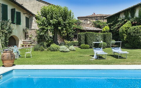 Villa Montalcinello In Siena, Private Pool: L'Eau, Plante, Ciel, Meubles, Propriété, Fenêtre, Vert, Bâtiment, Bleu Azur, Bleu