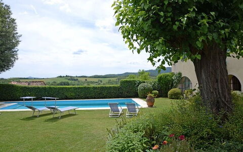 Villa Montalcinello In Siena, Private Pool: Plante, Nuage, L'Eau, Ciel, Meubles, Paysage Naturel, Fleur, Arbre, Mobilier De Jardin, Piscine