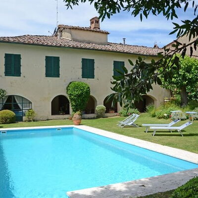 Villa Montalcinello In Siena, Private Pool: L'Eau, Plante, Ciel, Propriété, Bâtiment, Nuage, Vert, Bleu Azur, Piscine, Fenêtre