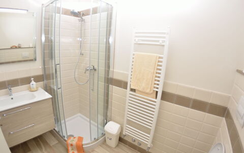 Musetta: Salle De Bains, Propriété, Pièce, Tuile, Immobilier, Maison, Architecture, Bâtiment, Design Intérieur, Sol