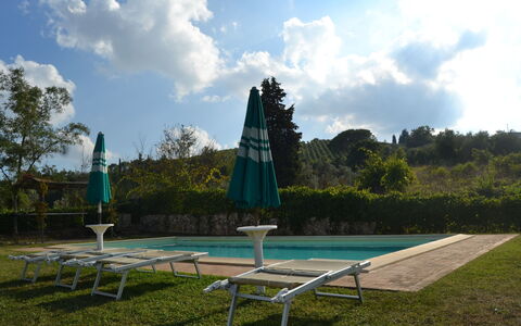 Villa Cafaggiola: Trampolining - Materiel Et Fournitures, Trampoline, Herbe, Arbre, Loisir, Parc, Trampolining