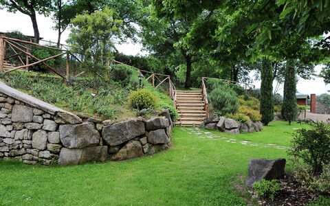 Villa Del Monte: Mur, Mur De Pierre, Propriété, Paysage Naturel, Herbe, Roche, Arbre, Jardin, Botanique, Paysage