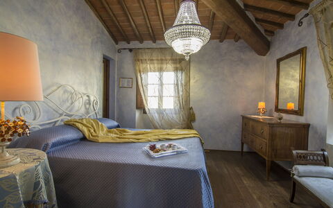 Villa Del Monte: Pièce, Meubles, Chambre, Lit, Propriété, Design Intérieur, Bâtiment, Drap De Lit, Plafond, Mur