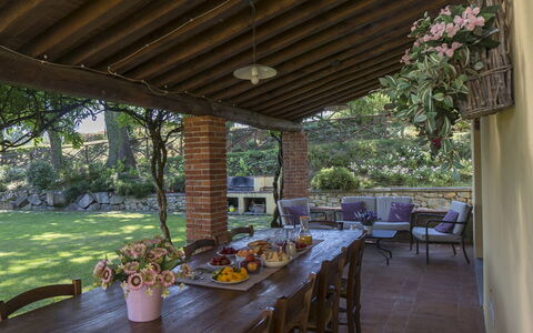 Villa Del Monte: Propriété, Bâtiment, Immobilier, Maison, Pièce, Patio, Domicile, Porche, Meubles, Design Intérieur