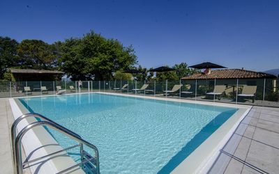 Villa Del Monte: Piscine, Propriété, Loisir, Immobilier, Recours, Bâtiment, Centre De Loisirs, Maison, Vacances, Domicile