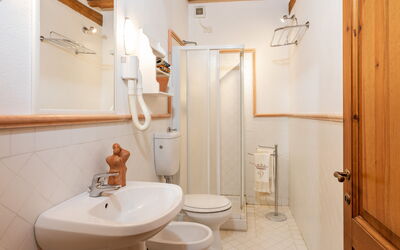 agriturismo-la-papessa-chianti-san-donato-farmhouse-iride-bathroom