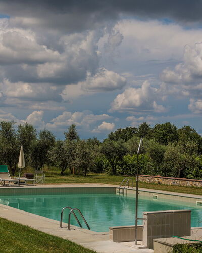 Agriturismo la Papessa: L'Eau, Nuage, Ciel, Plante, Arbre, Bleu Azur, Piscine, Paysage Naturel, Lot Terre, Ombre