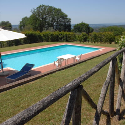 Podere San Giovanni: Plante, Ciel, L'Eau, Piscine, Bâtiment, Bleu Azur, Arbre, Ombre, Mobilier De Jardin, Rectangle
