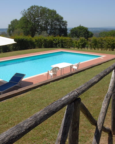 Podere San Giovanni: Plante, Ciel, L'Eau, Piscine, Bâtiment, Bleu Azur, Arbre, Ombre, Mobilier De Jardin, Rectangle