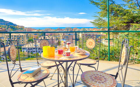 Villa Helvezia - Levanto: Propriété, Immobilier, Domicile, Table, Pièce, Meubles, Maison, Bâtiment, Design Intérieur, Biens