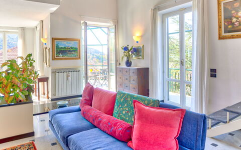 Villa Helvezia - Levanto: Pièce, Salon, Meubles, Propriété, Canapé, Design Intérieur, Maison, Bâtiment, Domicile, Jaune