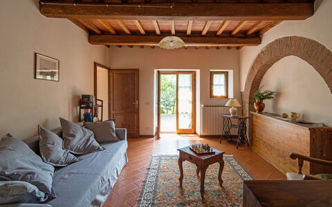 Villa Le Capanne: Pièce, Propriété, Bâtiment, Design Intérieur, Meubles, Maison, Plafond, Salon, Immobilier, Biens