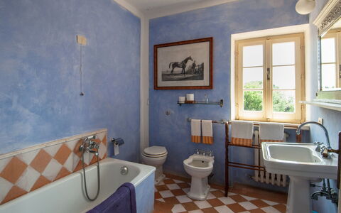 Fontanelle 16: Salle De Bains, Pièce, Propriété, Bleu, Design Intérieur, Sol, Mur, Bâtiment, Immobilier, Tuile