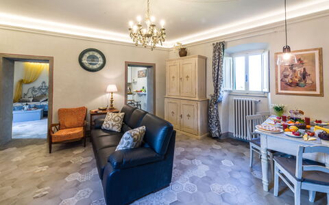 Michelangelo Cortona Apartment: Pièce, Propriété, Salon, Meubles, Design Intérieur, Immobilier, Bâtiment, Bleu, Jaune, Domicile