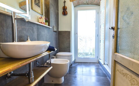 Michelangelo Cortona Apartment: Propriété, Pièce, Sol, Bâtiment, Design Intérieur, Salle De Bains, Plafond, Architecture, Maison, Tuile