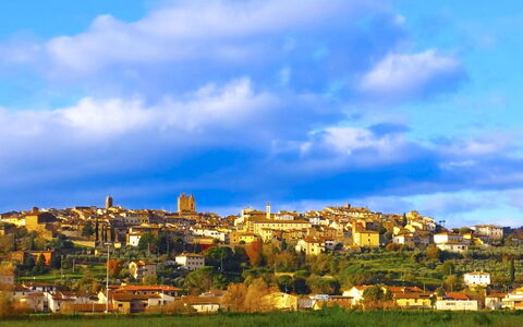 Villa Gioiosa: Bleu, Jour, Horizon, Ville, Zone Résidentielle, Quartier, Été, Paysage, Maison, Domicile
