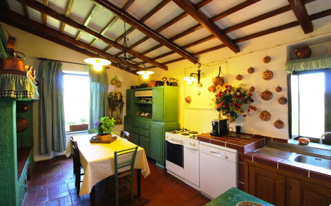 Villa Gioiosa: Pièce, Propriété, Bâtiment, Meubles, Design Intérieur, Maison, Plafond, Immobilier, Cuisine, Architecture