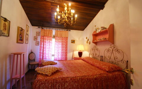 Villa Gioiosa: Chambre, Lit, Pièce, Meubles, Propriété, Drap De Lit, Design Intérieur, Cadre De Lit, Bâtiment, Suite