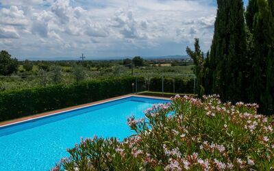 Pistoia Tower Apartments: Nuage, L'Eau, Ciel, Fleur, Plante, Piscine, Botanique, La Nature, Arbre, Paysage Naturel