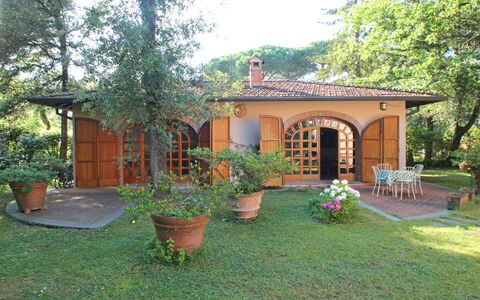Residenza Marechiaro: Plante, Propriété, Bâtiment, Fenêtre, Pot De Fleur, Porte, Fleur, Arbre, Maison, Ciel