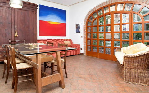 Residenza Marechiaro: Table, Meubles, Bâtiment, Bois, Design Intérieur, Fenêtre, Sol, Maison, Sol, Tennis De Table Raquette