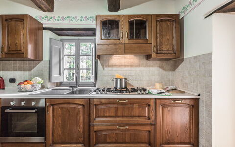 Torre del Cielo: Cabinetry, Comptoir, Meubles, Pièce, Cuisine, Propriété, Design Intérieur, Bâtiment, Tache De Bois, Maison