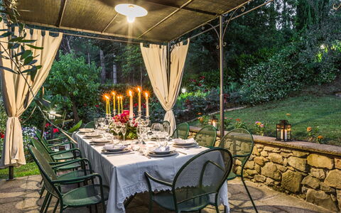 Torre del Cielo: Propriété, Restaurant, Éclairage, Immobilier, Arrière-Cour, Table, Patio, Maison, Pièce, Domicile