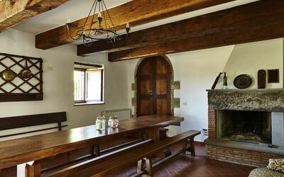 Bottegaccia: Pièce, Faisceau, Propriété, Bâtiment, Design Intérieur, Meubles, Plafond, Mur, Salon, Foyer