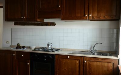 Borgo: Comptoir, Cabinetry, Cuisine, Pièce, Meubles, Propriété, Évier, Tuile, Éclairage, Tache De Bois