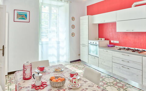 Via Dante Vacanze - Levanto: Pièce, Propriété, Design Intérieur, Meubles, Cuisine, Rose, Cabinetry, Bâtiment, Sol, Tuile