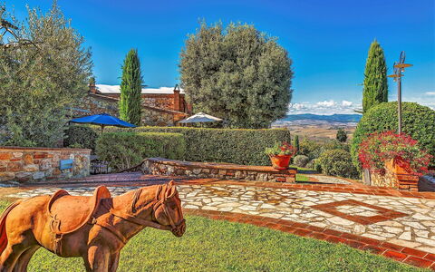 Villa Di Cinzia: Cheval, Arbre, Ciel, Herbe, Botanique, Paysage, Capture D'Écran, Immobilier, Printemps, Zone Rurale