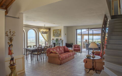 Villa Di Cinzia: Pièce, Propriété, Salon, Bâtiment, Design Intérieur, Meubles, Maison, Immobilier, Domicile, Sol