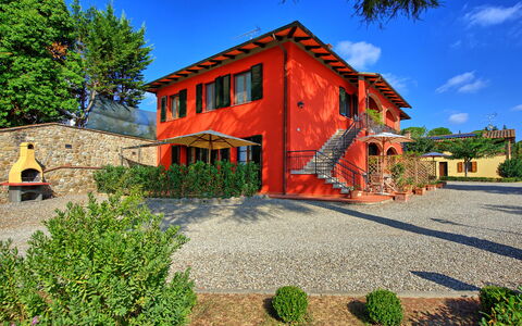 Casa Rossa: Ciel, Plante, Propriété, Bâtiment, Nuage, Fenêtre, Lot Terre, Végétation, Arbre, Design Urbain