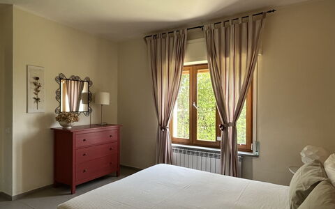 Gli Appartamenti Di Manuela: Meubles, Propriété, Cabinetry, Confort, Bois, Fenêtre, Ombre, Éclairage, Textile, Cadre De Lit
