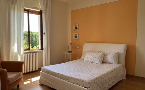 Gli Appartamenti Di Manuela: Lit, Meubles, Design Intérieur, Chambre, Literie, Mur, Drap De Lit, Sol, Sol, Pièce
