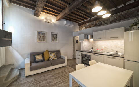 Guelfa House: Propriété, Pièce, Design Intérieur, Bâtiment, Plafond, Maison, Grenier, Meubles, Architecture, Salon