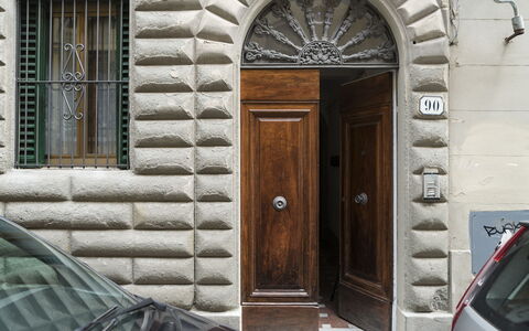 Guelfa House: Porte, Propriété, Architecture, Bâtiment, Cambre, Accueil Porte, Maison, Façade, Fenêtre, Immobilier
