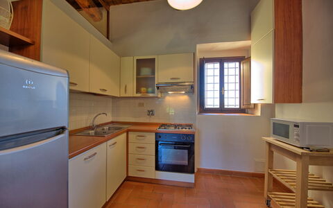 Pozzo Dei Desideri: Comptoir, Pièce, Cabinetry, Cuisine, Propriété, Meubles, Bâtiment, Cuisinière, Sol, Dur