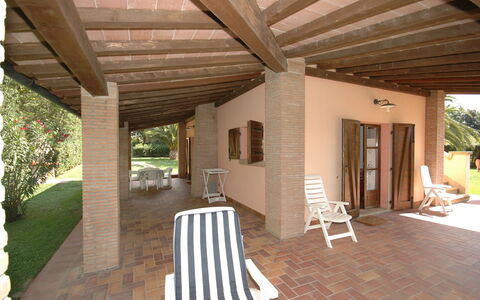 Poderino: Propriété, Bâtiment, Maison, Pièce, Immobilier, Domicile, Biens, Porche, Villa, Chalet