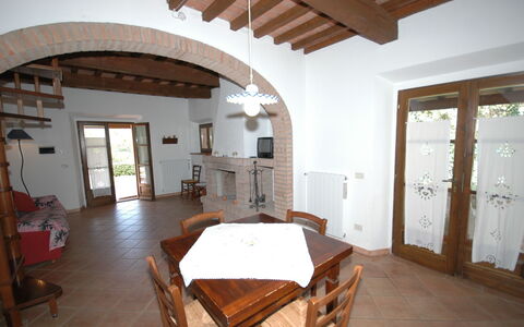 Poderino: Propriété, Pièce, Bâtiment, Maison, Plafond, Sol, Immobilier, Meubles, Design Intérieur, Villa