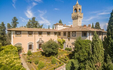 Montegufoni: Propriété, Point De Repère, Bâtiment, Biens, Ciel, Architecture, Immobilier, Maison, Manoir, Arbre