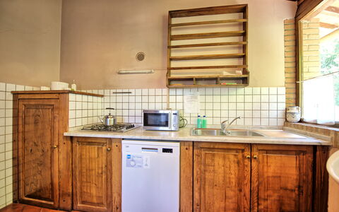 Montegufoni: Bois, Comptoir, Design Intérieur, Sol, Cuisine, Meubles, Cabinetry, Sol, Pièce, Luminaire Plomberie