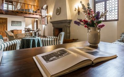 Teatro: Pièce, Design Intérieur, Salon, Propriété, Meubles, Table, Domicile, Table Basse, Maison, Bâtiment