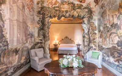 La Grotta: Pièce, Propriété, Design Intérieur, Meubles, Salon, Mur, Bâtiment, Immobilier, Maison, Biens